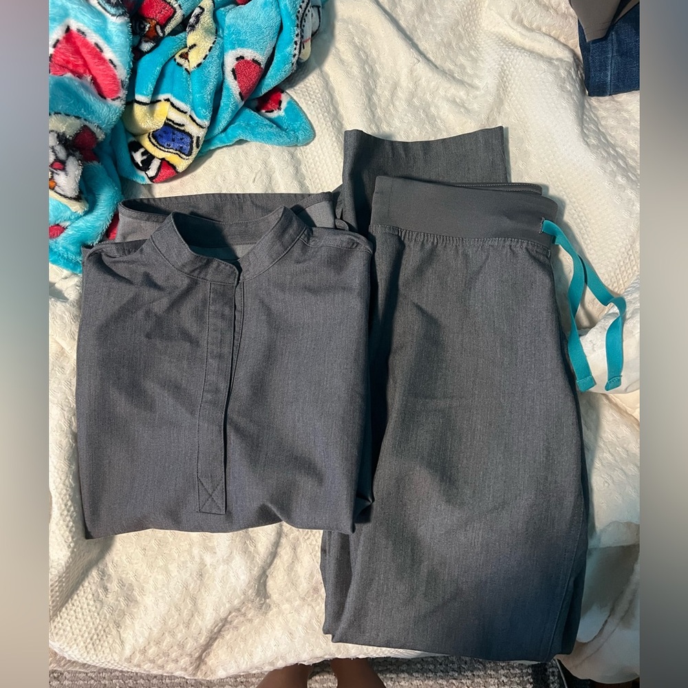 figs grey scrub set